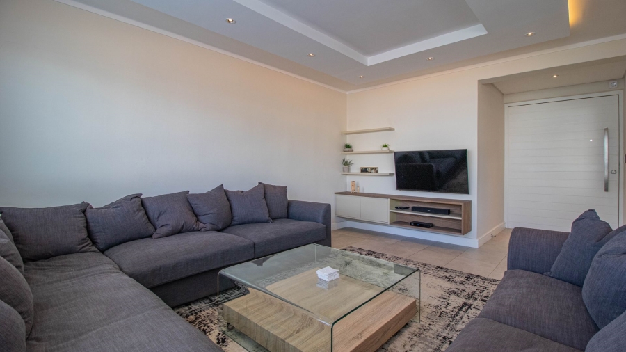 To Let 2 Bedroom Property for Rent in Fresnaye Western Cape